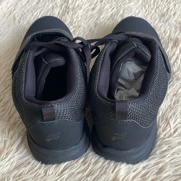 Woman’s Fila Shoe’s - Picture 2 of 7